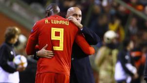 <p>Nationaltrainer Roberto Martinez mit Romelu Lukaku</p>