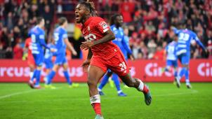 <p>Samuel Bastien ließ sich als Torschütze feiern.</p>