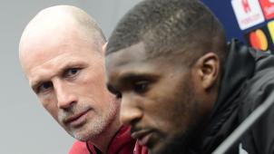 <p>Trainer Philippe Clement (l.) mit Verteidiger Clinton Mata.</p>