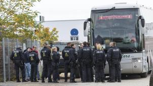 <p>Gegen 37 aus Belgien eingereiste Fans wurde ein Betretungsverbot für Stadion, Frankfurter Innenstadt und Hauptbahnhof ausgesprochen.</p>