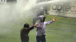 <p>Am 30. April 2016 tobte im Bosuil-Stadion der Mob.</p>