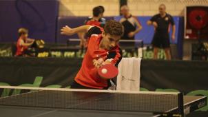 <p>Aaron Lehnen (B4/CTT Tiège) siegte 2018 beim OTTV-Meisterfinale in Recht-St.Vith mit 3:2-Sätzen gegen Kim Peiffer (C0/TTC Elsenborn).</p>