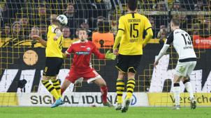 <p>Mit diesem Kopfball erzielte Marco Reus den späten 3:3-Ausgleich für Borussia Dortmund.</p>