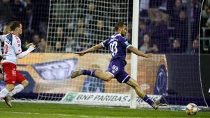 <p>Unter anderem Roofe (r.) ließ gute Chancen für Anderlecht ungenutzt.</p>