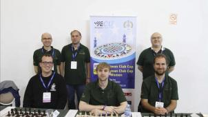 <p>Das Rochade-Aufgebot im Europapokal: vorne Marcel Harff, Michael Coenen und Felix Klein, hinten Martin Ahn, Norbert Coenen und Rudolf Meessen (jeweils von links)</p>