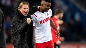 <p>Kölns Trainer Markus Gisdol (l.) und Jhon Cordoba jubeln nach der Partie gegen Bremen.</p>