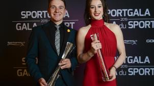 <p>Remco Evenepoel und Nina Derwael mit ihren Trophäen als Sportler des Jahres.</p>