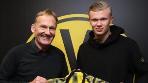 <p>Der BVB um Boss Hans-Joachim Watzke (links) haben das Tauziehen um Wunschstürmer Erling Haaland (rechts) gewonnen.</p>