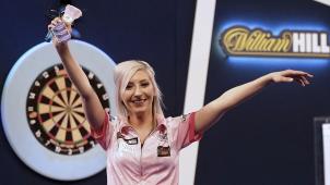 <p>Fallon Sherrock bei der Darts-WM</p>