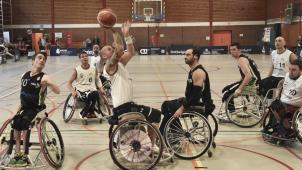 <p>Lorenzo Boterberg (beim Wurf) soll seine Score-Qualitäten unter Beweis stellen.</p>