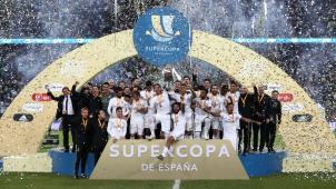 <p>Reals Mannschaft bei der Siegerehrung</p>