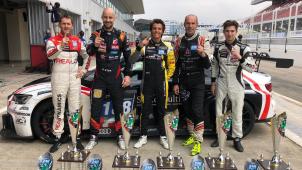 <p>Siegreich in Dubai: Das Audi-Team AC Motorsport mit u.a. Vincent Radermecker, Tom Boonen und Gilles Magnus (von links nach rechts).</p>