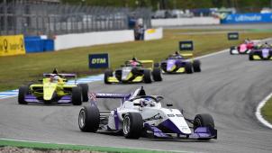 <p>Die „W-Series“ soll Fahrerinnen zu einer Karriere als Profi verhelfen, im Idealfall in der Formel 1.</p>