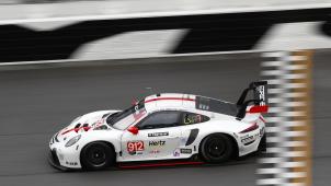 <p>Laurens Vanthoor im Werks-Porsche auf der berühmten Ovalstrecke in Daytona (Florida).</p>