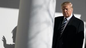 <p>Donald Trump, Präsident der USA, geht zu einem gemeinsamen Treffen mit Israels Ministerpräsident Netanjahu ins Oval Office des Weißen Hauses.</p>