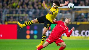 <p>Axel Witsel (l.) von Borussia Dortmund und Sebastian Andersson von Union Berlin kämpfen beim Bundesligaspiel um den Ball.</p>