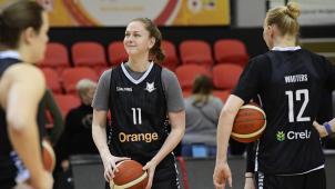 <p>Emma Meesseman im Kreise der Nationalmannschaft</p>