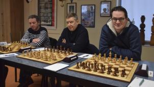 <p>Die ersten drei Bretter des KSK Rochade, Michael Feygin, Mihail Saltaev und Thomas Fiebig (v.l.), hatten gut lachen.</p>