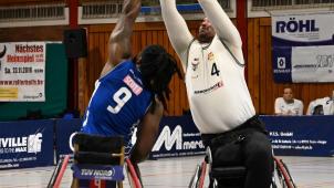 <p>Mattew Scott (Nr.9) präsentierte sich gegen die Roller Bulls Ostbelgien in Weltklasseform. Hier gegen Nazif Conor (Nr. 4).</p>