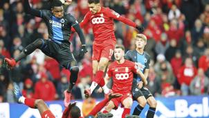 <p>Luftkampf in Sclessin: Club Brügge und Standard Lüttich teilten am Mittwoch die Punkte.</p>