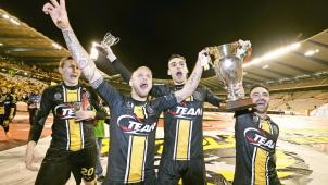 <p>U. a. mit Hans Vanaken (l.) und Onur Kaya (r.) gewann Lokeren 2014 den Landespokal.</p>