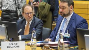 <p>DG-Bildungsminister Harald Mollers (rechts) beim Ministerrat in Brüssel</p>