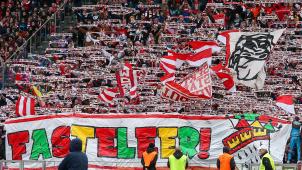 <p>„Fasteleer“ in der Fankurve des 1. FC Köln im Berliner Olympiastadion.</p>