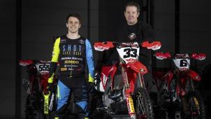 <p>Der Malmedyer Motocross-Profi Julien Lieber und Teamchef Jacky Martens (r.).</p>