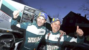 <p>Ghislain de Mévius (li) und Johan Jalet feieren ihren ersten Sieg.</p>