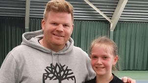 <p>Romy Fohnen mit ihrem Trainer Marc Vogel</p>