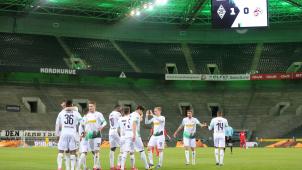 <p>Ungewohntes Bild: Für sich alleine und ohne Fans im Rücken bejubeln die Gladbacher das 1:0 von Breel Embolo.</p>
