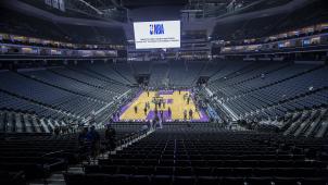 <p>Das Stadion leert sich während einer Unterbrechung, nachdem ein Spieler der Utah Jazz positiv auf das Coronavirus Covid-19 getestet wurde.</p>