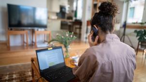 <p>Die belgischen Unternehmen müssen in diesen Tagen Homeoffice möglich machen. Aus diesem Grund haben die Informatikfirmen alle Hände voll zu tun.</p>