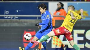<p>Junya Ito (links) wird auch in der kommenden Saison für Genk auf Torejagd gehen.</p>