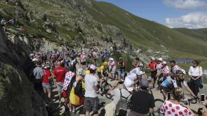 <p>Wenn die Tour de France 2020 stattfindet, dann wie immer als Massenspektakel.</p>