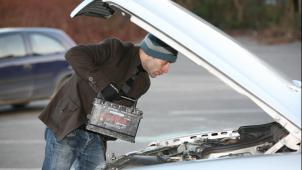 <p>Der flämische Mobilitätsklub hat mehr Autofahrer mit Batterieproblemen registriert.</p>
