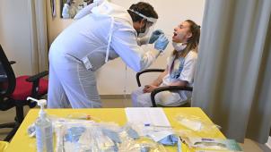 <p>Das Personal eines Altenheims wird auf das Coronavirus getestet.</p>