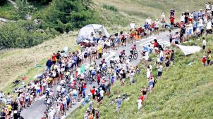 <p>Die große Nähe zwischen Fahrern und Publikum ist eines der Alleinstellungsmerkmale von Radsportereignissen wie der Tour de France.</p>