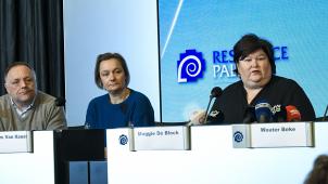 <p>Die Infektiologin Erika Vlieghe (M.) und der Virologe Marc Van Ranst (hier mit Gesundheitsministerin Maggie De Block) gehören der Expertengruppe für die Ausstiegsstrategie an.</p>