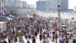 <p>Strandpromenade Ostende im Sommer</p>