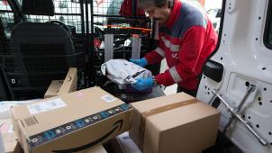 <p>Bei der belgischen Post werden zurzeit so viele Paketzustellungen bearbeitet, wie sonst nur während der Festtage.</p>