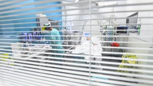 <p>Die Anzahl Corona-Intensivpatienten ist den Experten noch zu hoch, sie müsse weiter zurückgehen.</p>