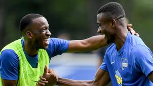 <p>Salomon Kalou (r.) sorgte am Montag für Aufregung.</p>