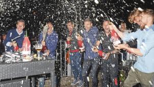 <p>Ex-Angreifer José Maria Cases (r.) und die AS Eupen feierten im Mai 2016 den Aufstieg.</p>