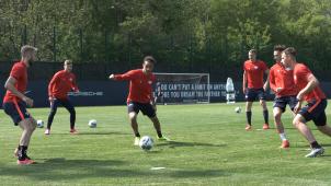 <p>Spieler vom Fußball-Bundesligisten RB Leipzig mit Yussuf Poulsen (M.) laufen bei einer Trainingseinheit.</p>