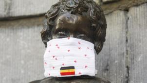 <p>Auch Manneken Pis trägt Mundschutz.</p>