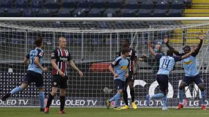 <p>Marcus Thuram (r) von Mönchengladbach jubelt mit seiner Mannschaft nach seinem Tor zum 0:2.</p>