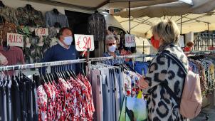 <p>Die flämische Ministerin Hilde Crevits (CD&amp;V) besuchte direkt am Montag den Markt von Diksmuide.</p>