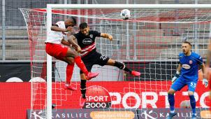 <p>Kölns Anthony Modeste (links) erzielt den 1:2-Anschlusstreffer gegen Düsseldorf.</p>