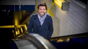 <p>Die Doppelfunktion von Mehdi Bayat wird scharf kritisiert.</p>